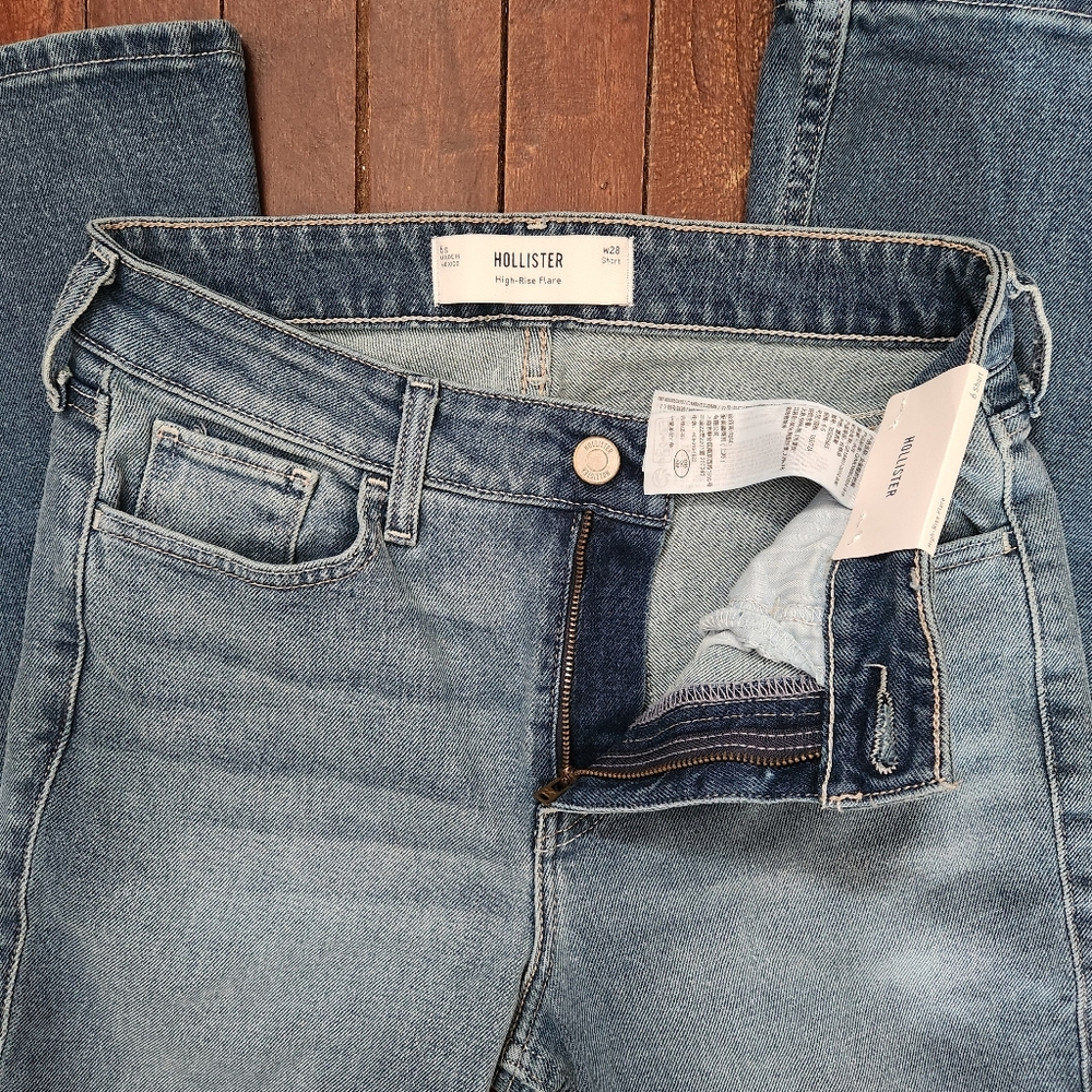NWT Hollister High-Rise Medium Wash Flare Jeans – Size 6 Short (28W, 30” Inseam) - Picture 5 of 10